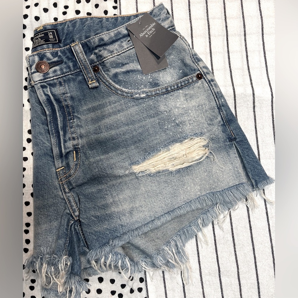Abercrombie & Fitch AMES LOW RISE BOYFRIEND SHORT Size 24 NWT - Picture 5 of 8